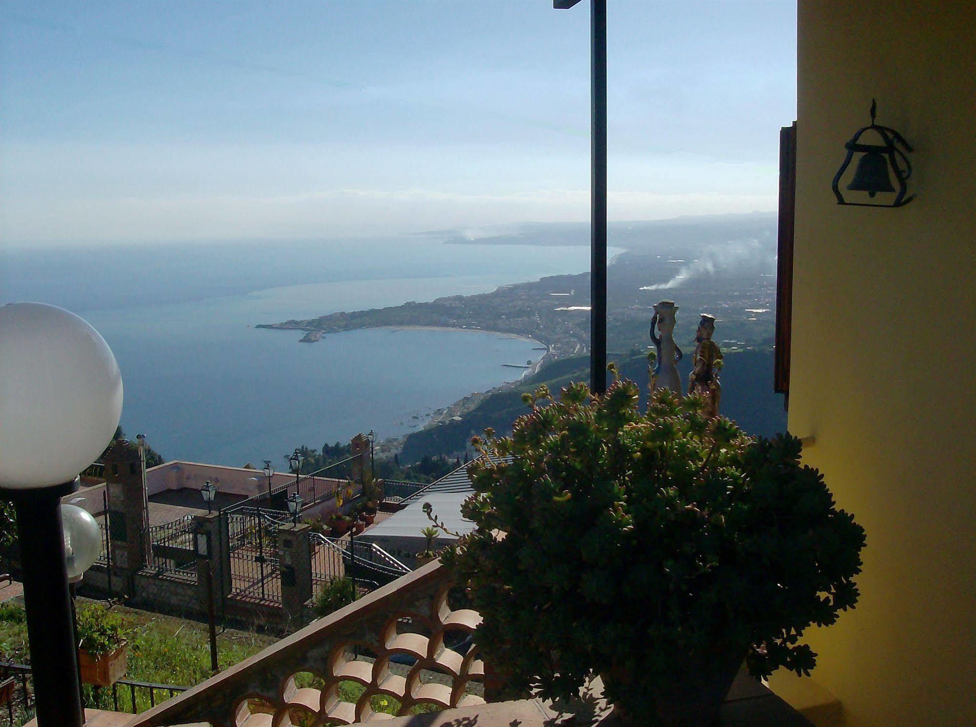 B&B U Palmentu Taormina Exterior photo