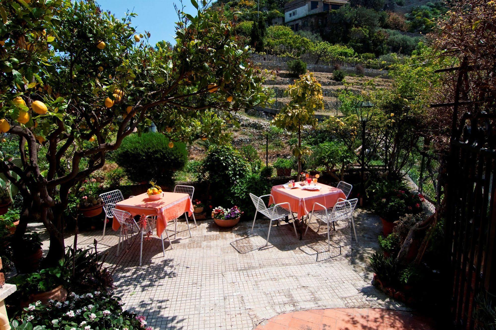 B&B U Palmentu Taormina Exterior photo